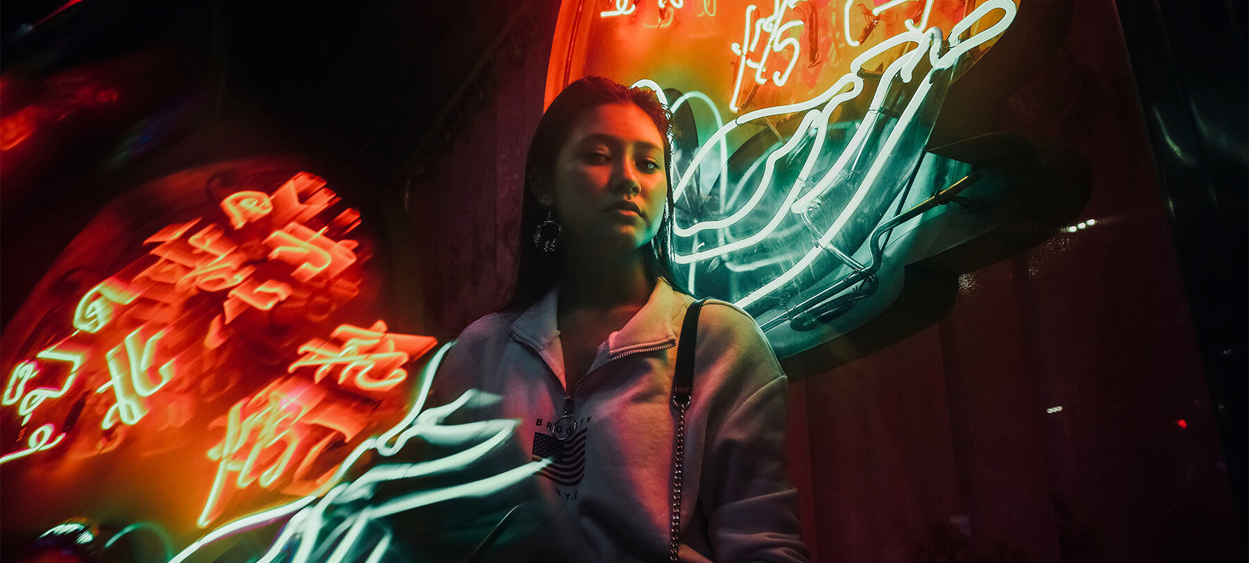 Stadion Alle slags berolige How to capture dazzling neon street portraits - Photography News