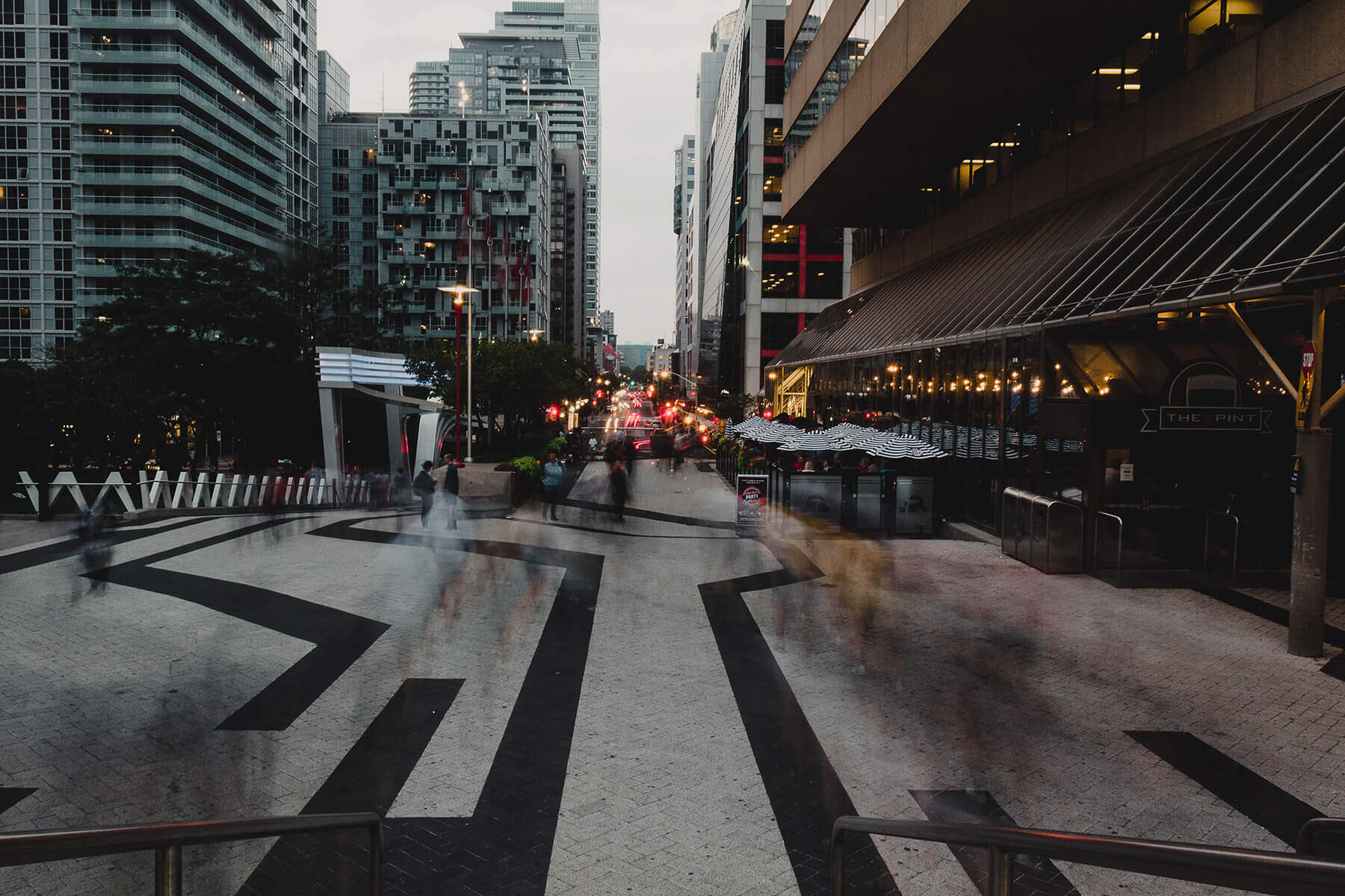 Make people disappear with long exposures
